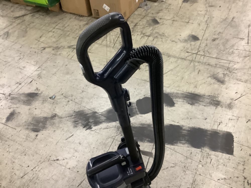 Shark Performance DuoClean PowerFins Lift-Away Bagless Corded HEPA Upright Vacuum Cleaner - Image 5 - Lot 676JF