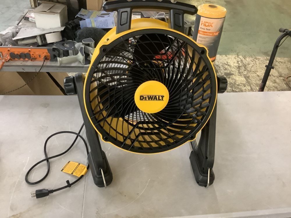 DEWALT 16 in. Yellow 3 Speed Drum Fan - Only Works on High Setting 3 - Image 1 - Lot 678JF