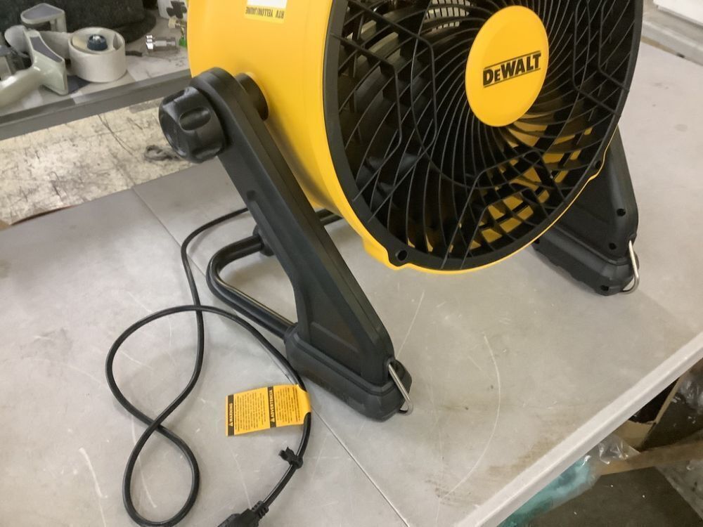 DEWALT 16 in. Yellow 3 Speed Drum Fan - Only Works on High Setting 3 - Image 2 - Lot 678JF