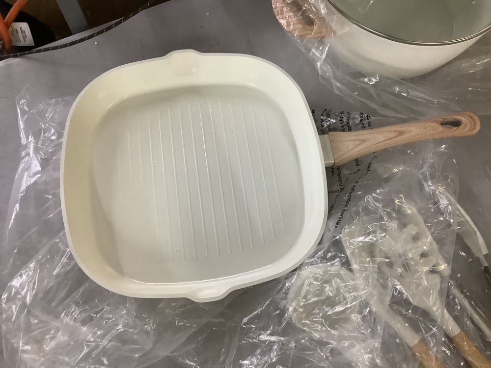 Pots & Pans Set - Image 5 - Lot 167JF