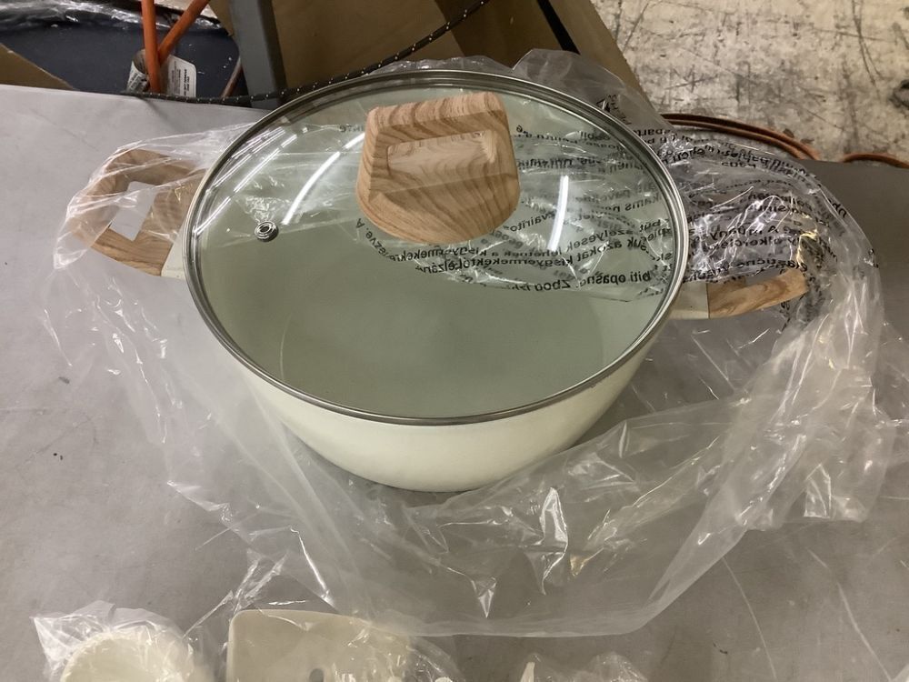 Pots & Pans Set - Image 8 - Lot 167JF