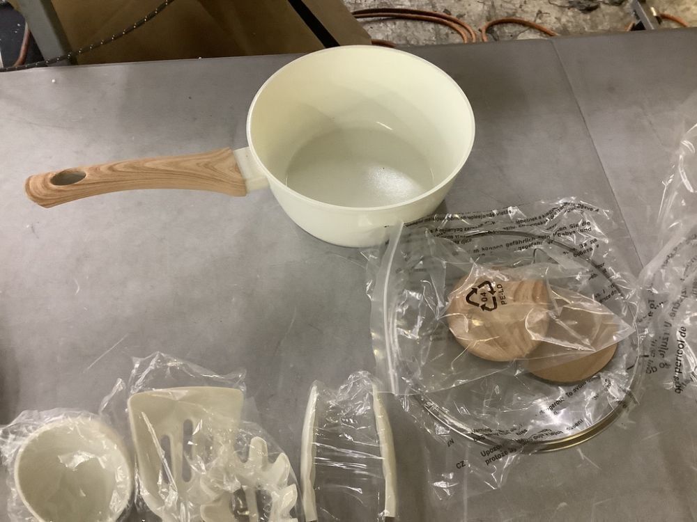 Pots & Pans Set - Image 11 - Lot 167JF