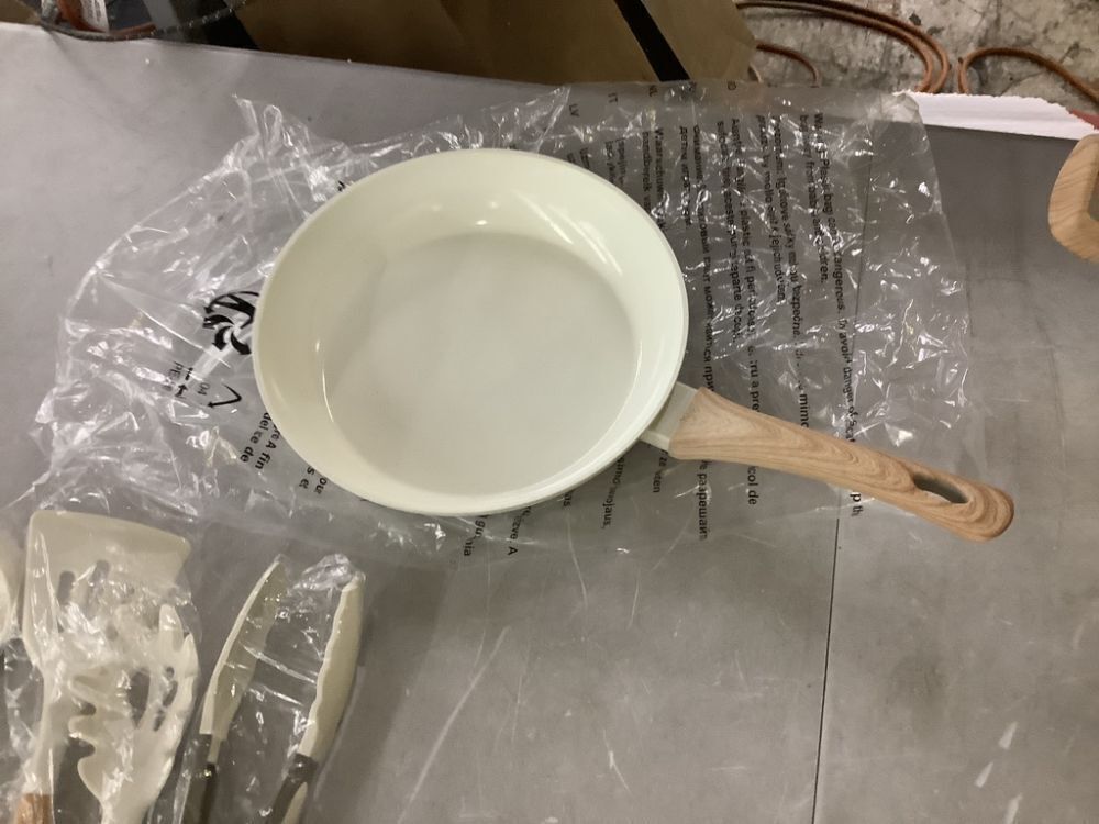 Pots & Pans Set - Image 14 - Lot 167JF