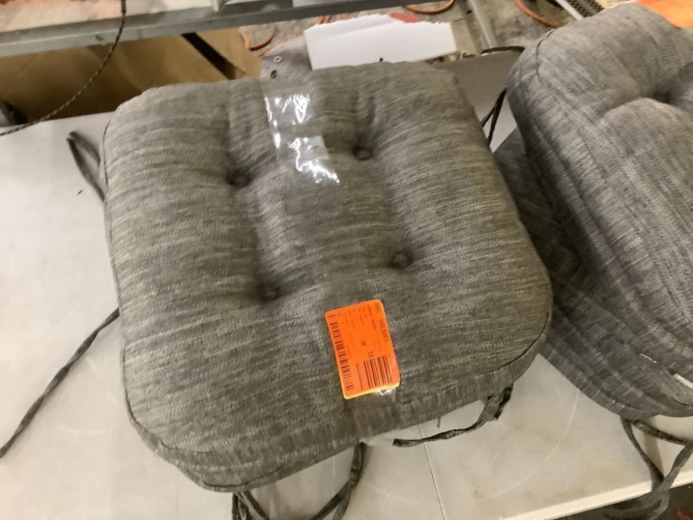 Angel Sar 16 in. x 16 in. x 3.5 in. Square Outdoor Non-Slip Memory Foam Seat Cushions with Ties, 8 pc - Image 3 - Lot 570JF