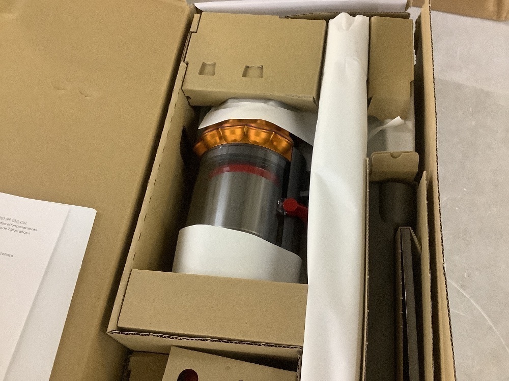 Dyson V15 Cordless Stick Vacuum Cleaner - Image 5 - Lot 29JF
