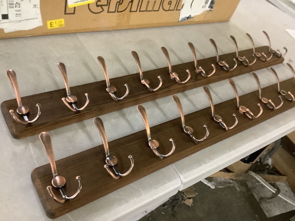 Lot of (2) 38 in. Wall Hooks - Image 4 - Lot 217