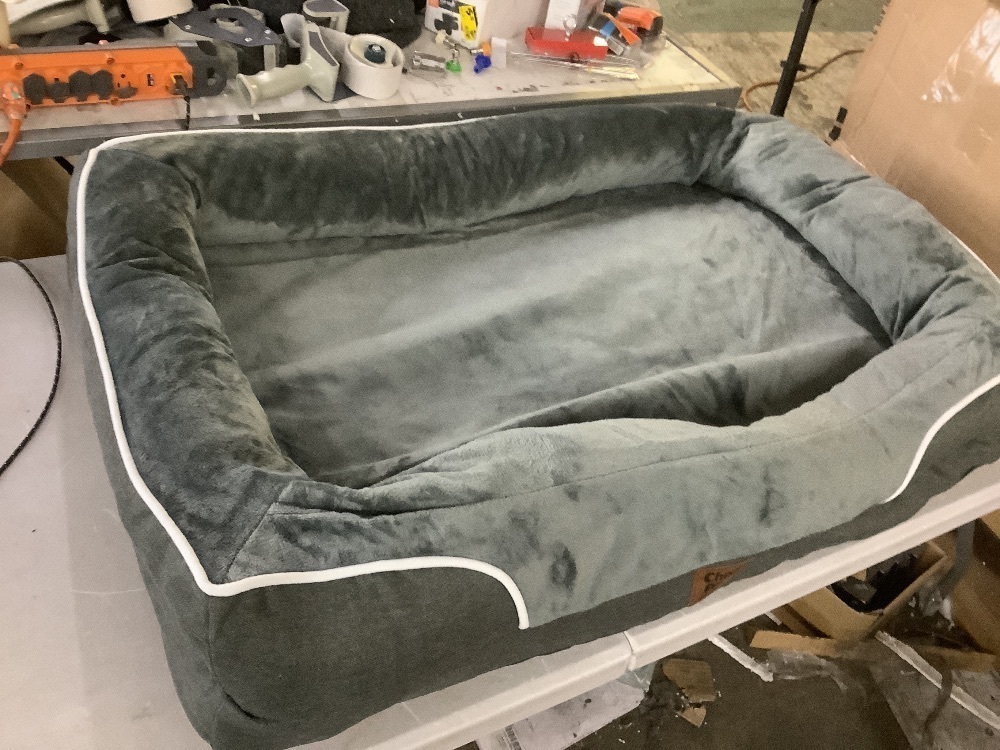 Chez Paw Dog Bed - Image 1 - Lot 220
