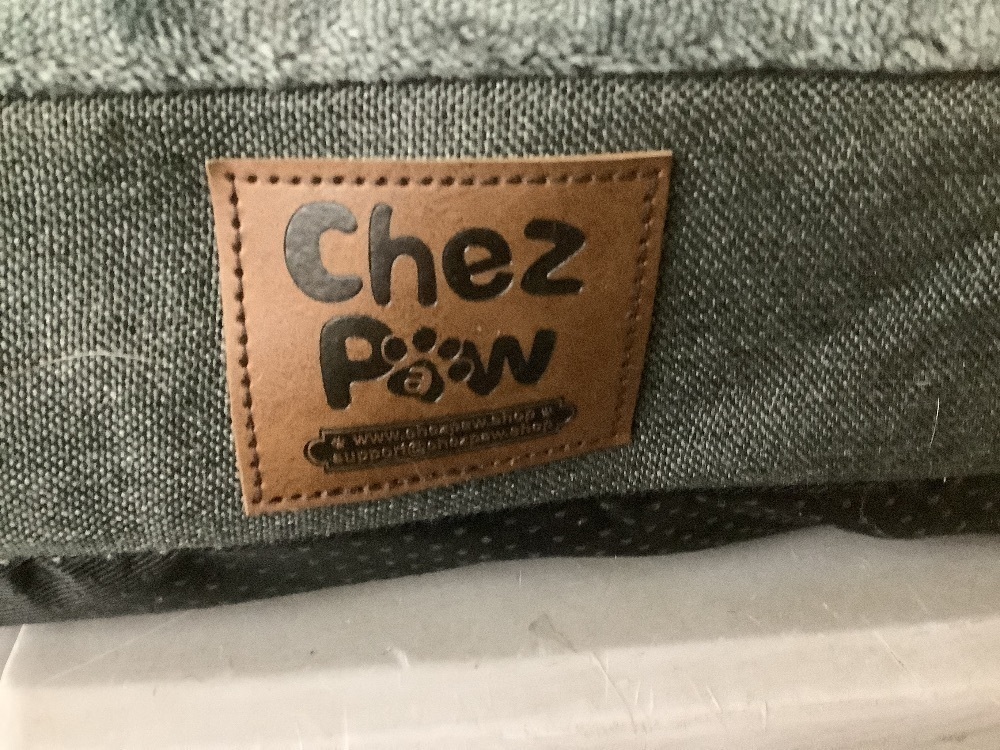 Chez Paw Dog Bed - Image 3 - Lot 220