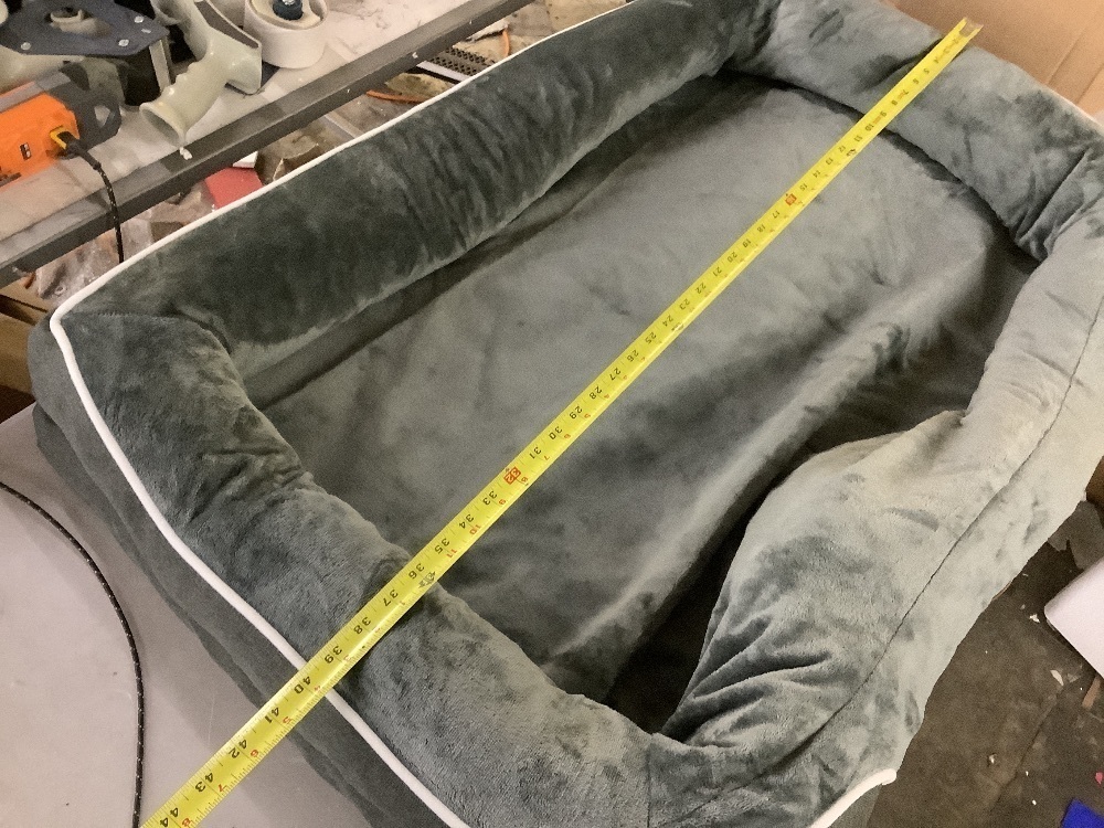 Chez Paw Dog Bed - Image 5 - Lot 220