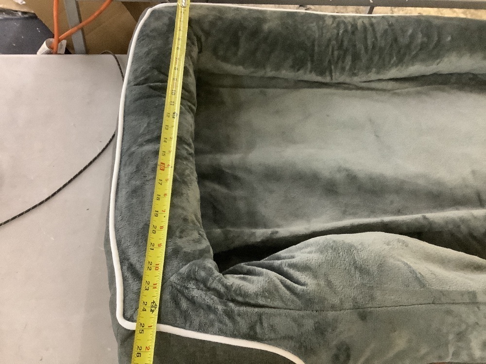 Chez Paw Dog Bed - Image 6 - Lot 220