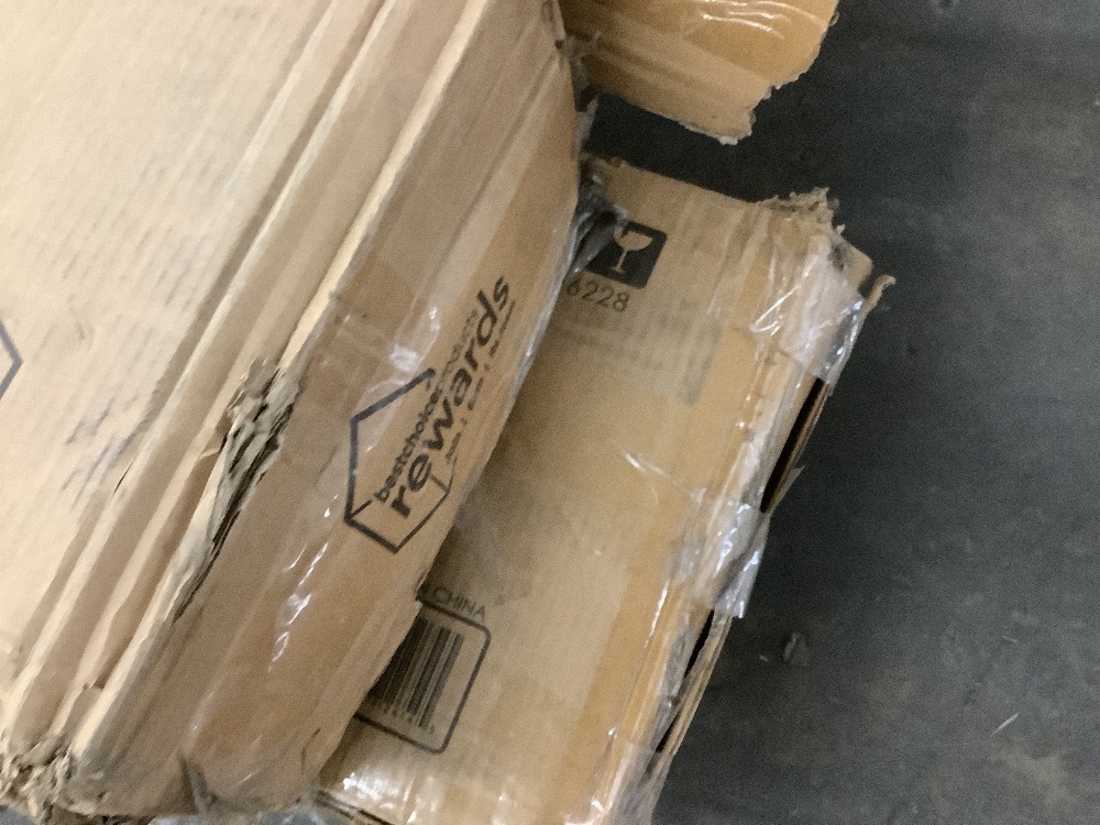 Lot of (6) Cantilever Umbrellas - Uninspected - Image 2 - Lot 720