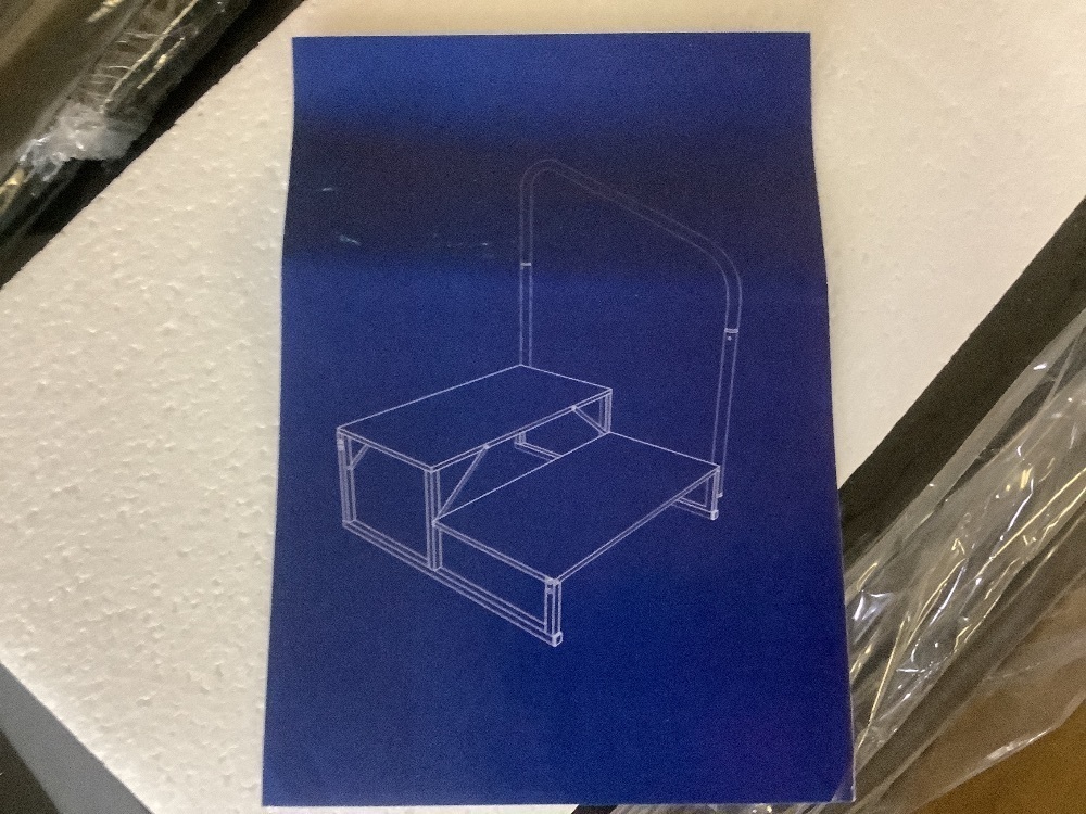 RV Steps with Handrail - Image 3 - Lot 543