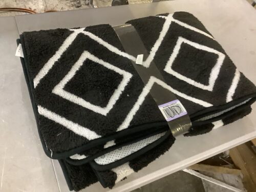 Area Rug, 5' x 7' - Lot 467JF