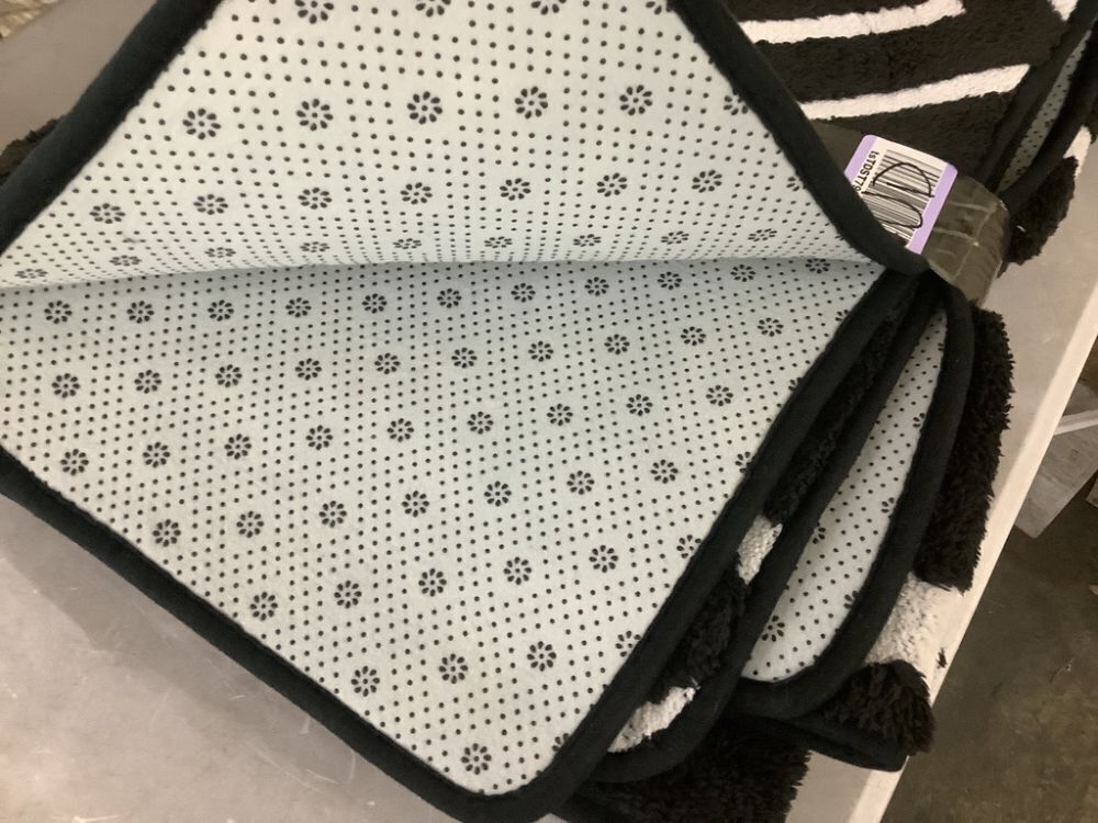 Area Rug, 5' x 7' - Image 2 - Lot 467JF