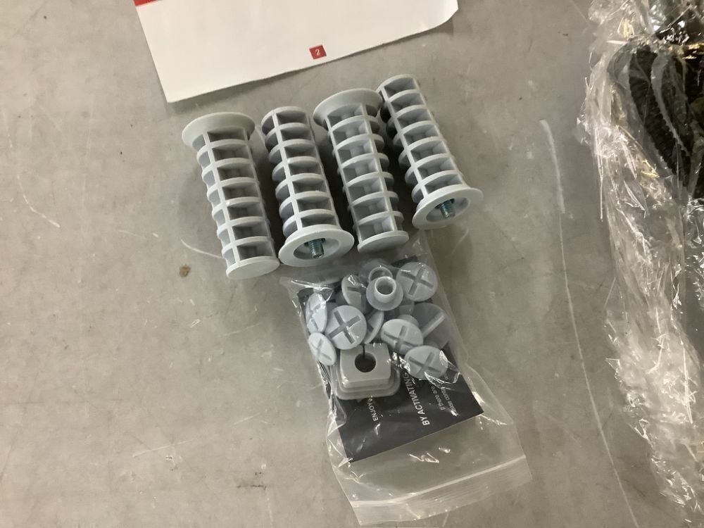 Large Plastic Heated Cat House for Outside Cats - Image 5 - Lot 472