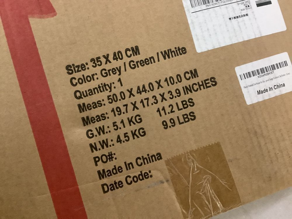 Large Plastic Heated Cat House for Outside Cats - Image 8 - Lot 472