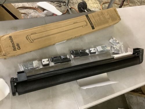 Retractable Baby Gate - Lot 743