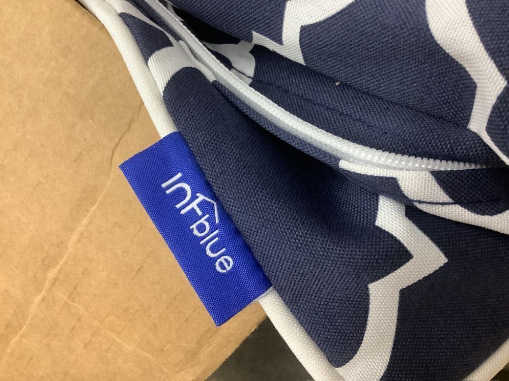 Set of 2 Deep Seating Outdoor Cushions - Image 3 - Lot 744