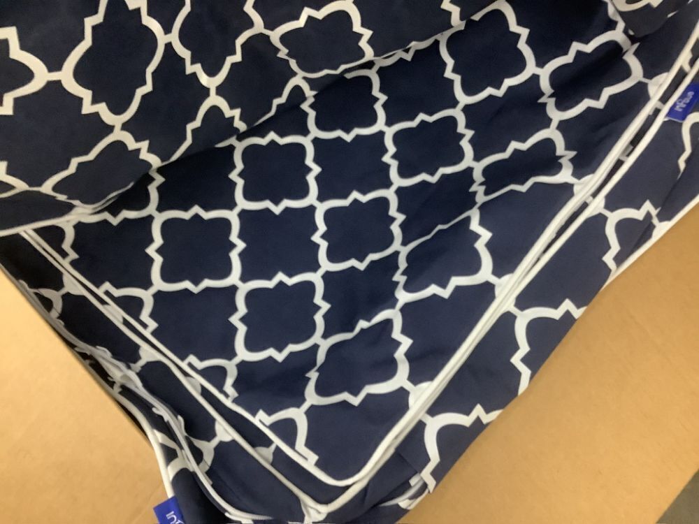 Set of 2 Deep Seating Outdoor Cushions - Image 4 - Lot 744