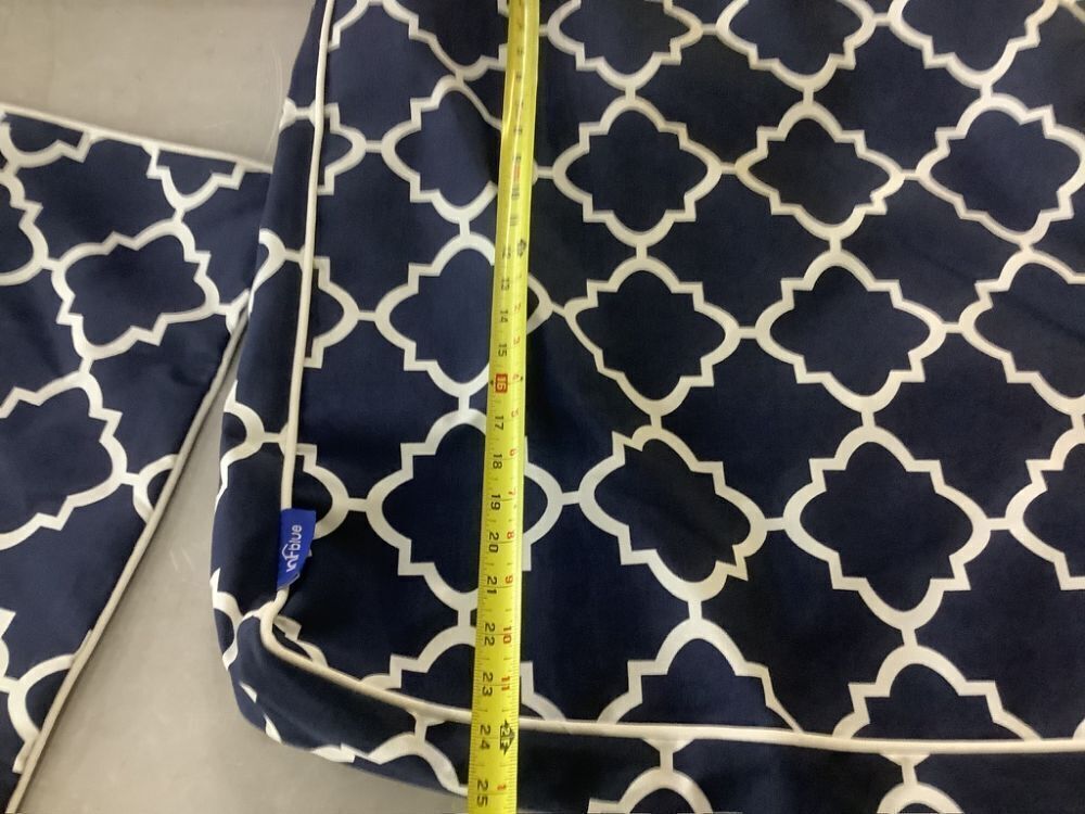 Set of 2 Deep Seating Outdoor Cushions - Image 6 - Lot 744