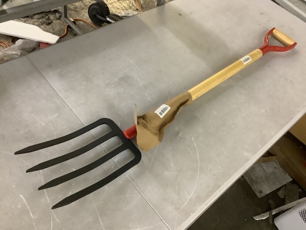Heavy Duty Garden Fork, 45" - Image 2 - Lot 732