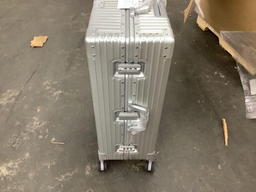 HotWay 28 Inch Checked Luggage with Aluminum Frame - Image 5 - Lot 149JF