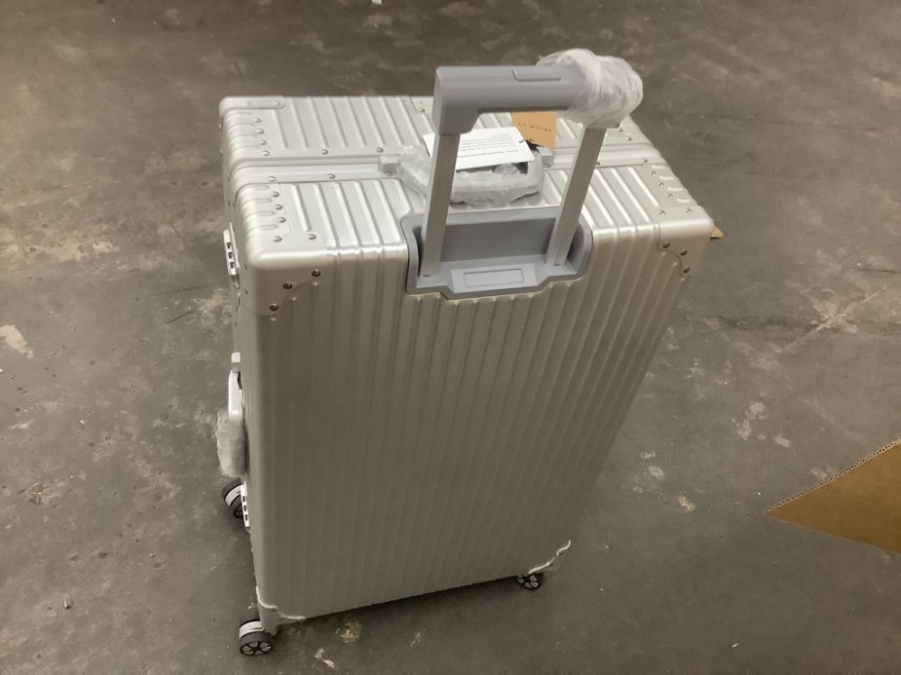 HotWay 28 Inch Checked Luggage with Aluminum Frame - Image 6 - Lot 149JF