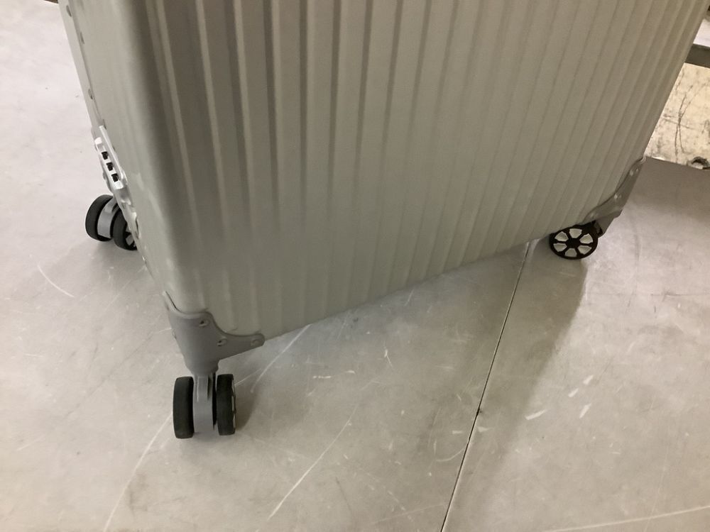 HotWay 28 Inch Checked Luggage with Aluminum Frame - Image 9 - Lot 149JF