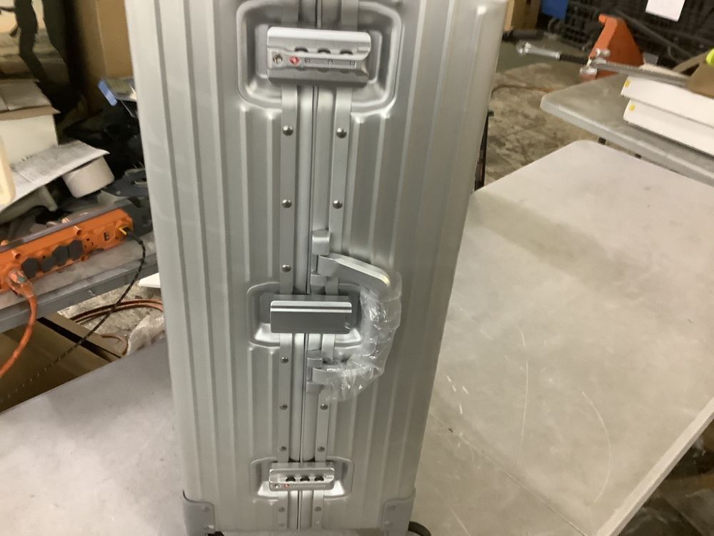 HotWay 28 Inch Checked Luggage with Aluminum Frame - Image 10 - Lot 149JF