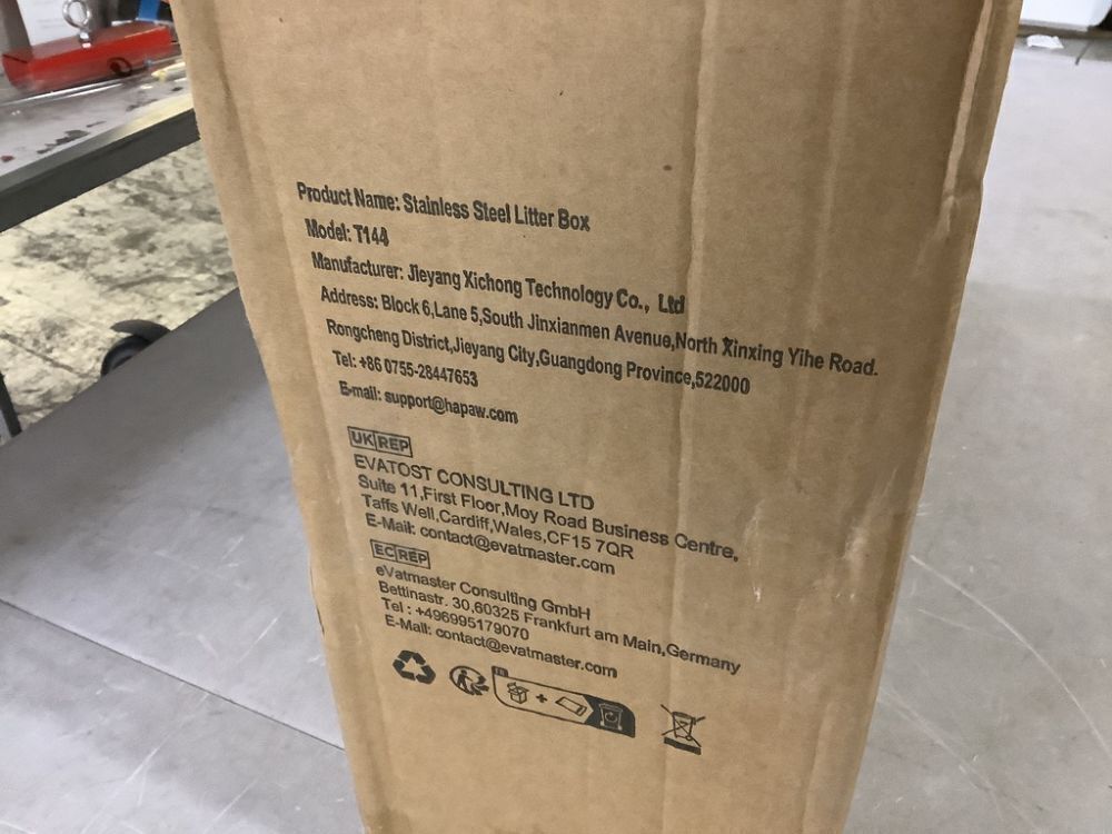 Stainless Steel Litter Box with Lid - Image 2 - Lot 232