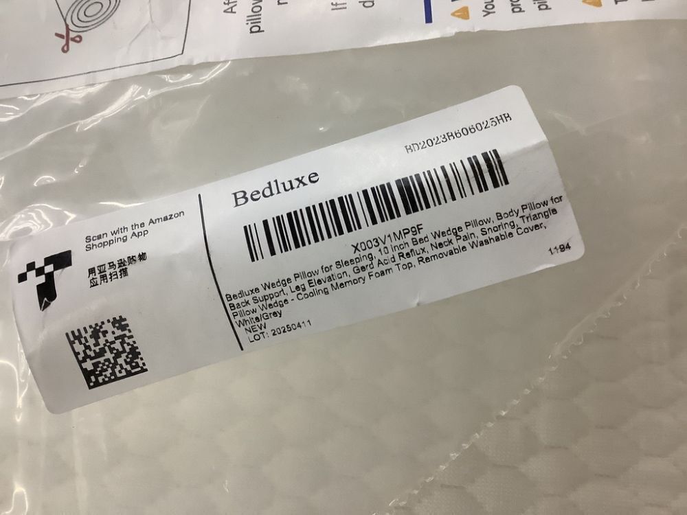 Bedluxe 10" Bed Wedge Pillow - Image 4 - Lot 635