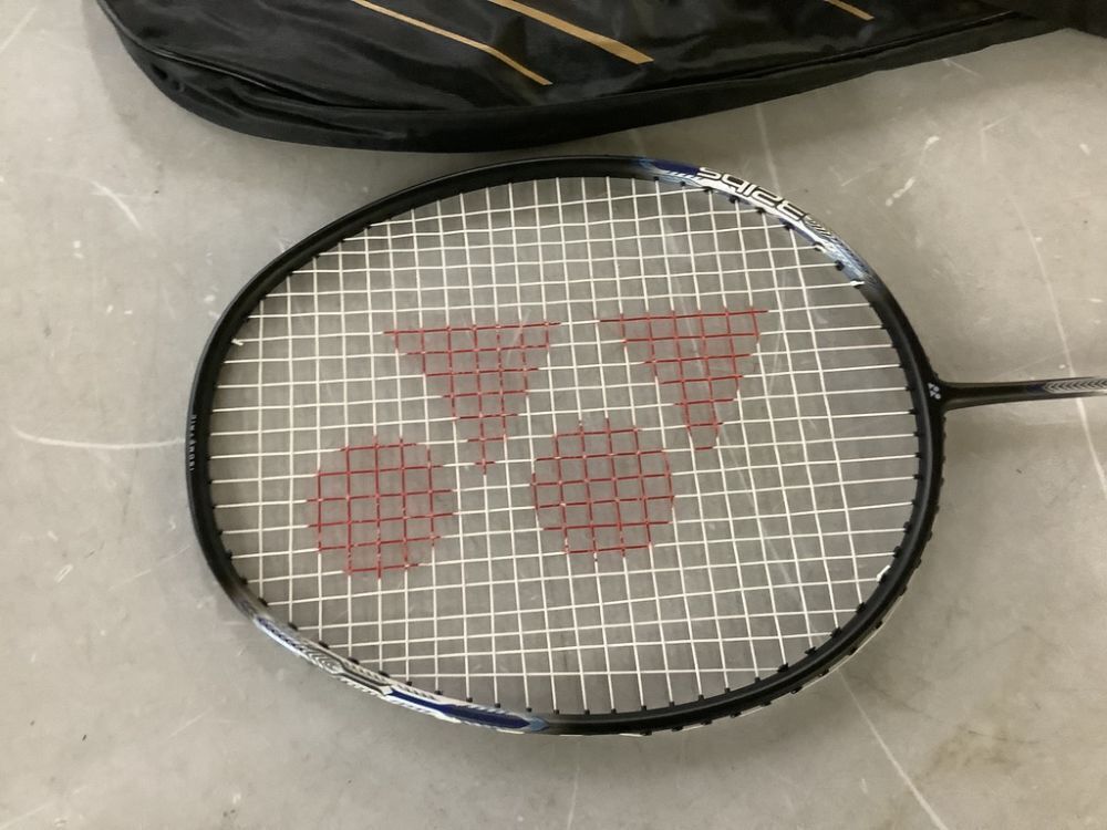 Badminton Racket with Cover - Image 2 - Lot 250