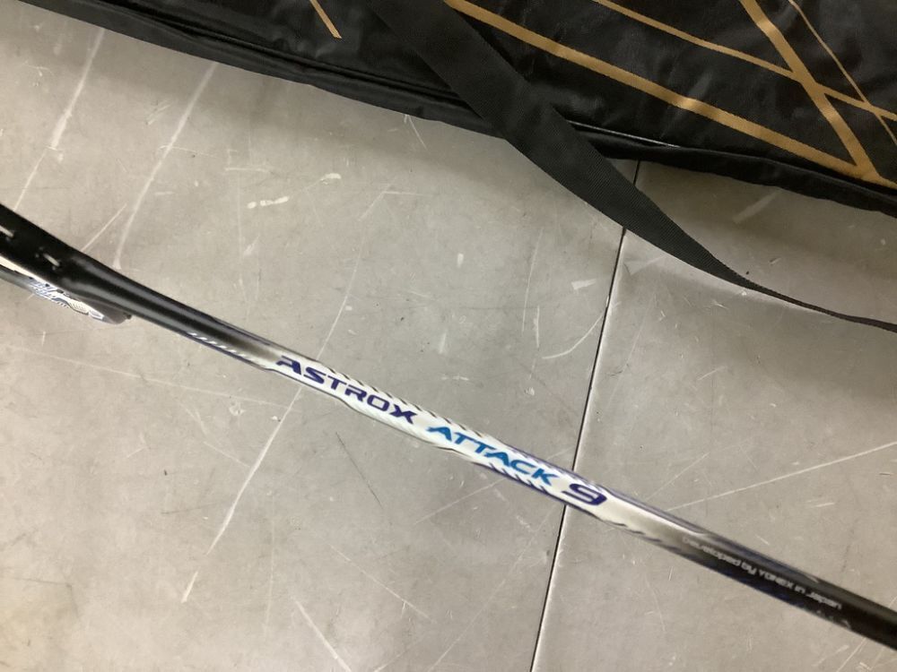 Badminton Racket with Cover - Image 3 - Lot 250