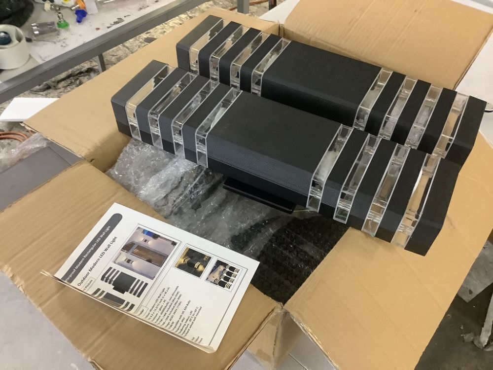 18.3inch 6pack LED Square Up&Down Outdoor Wall Lights - Image 3 - Lot 333