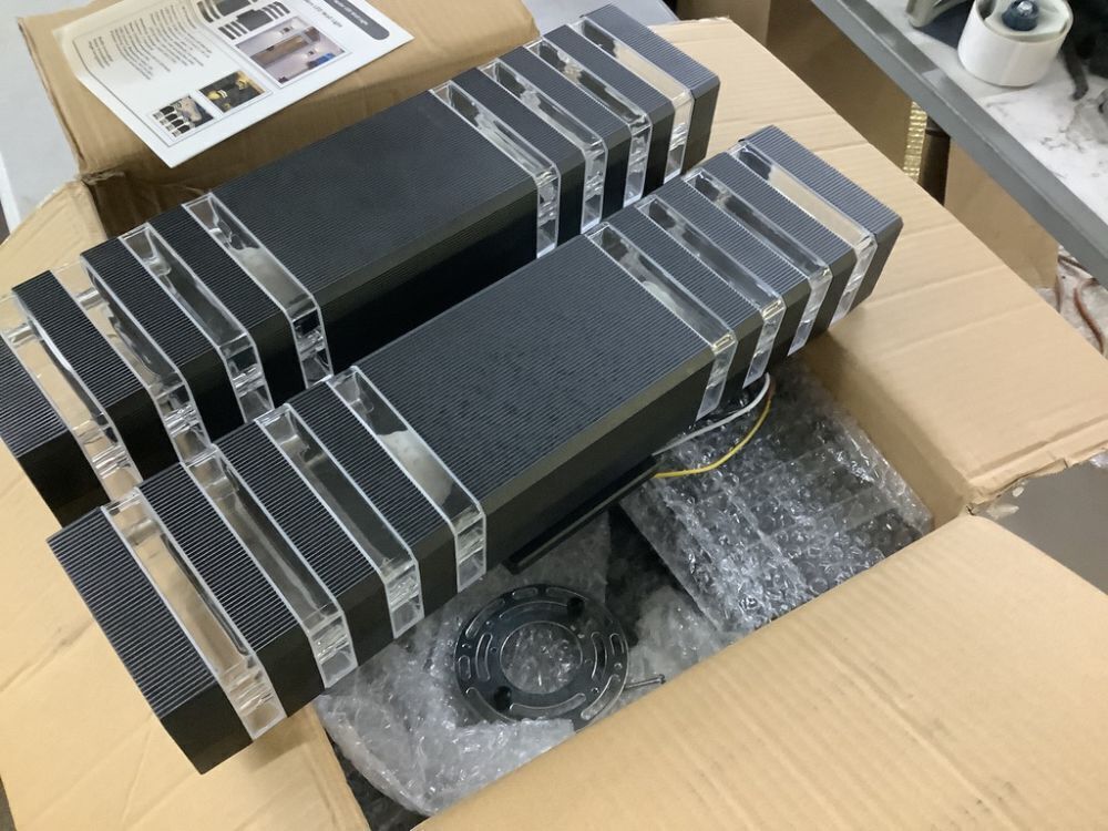 18.3inch 6pack LED Square Up&Down Outdoor Wall Lights - Image 4 - Lot 333