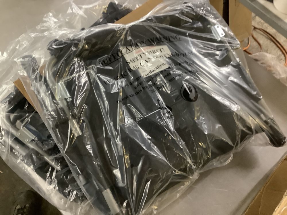 ALPHA CAMP Stadium Seats, 2 Pack - Image 5 - Lot 343