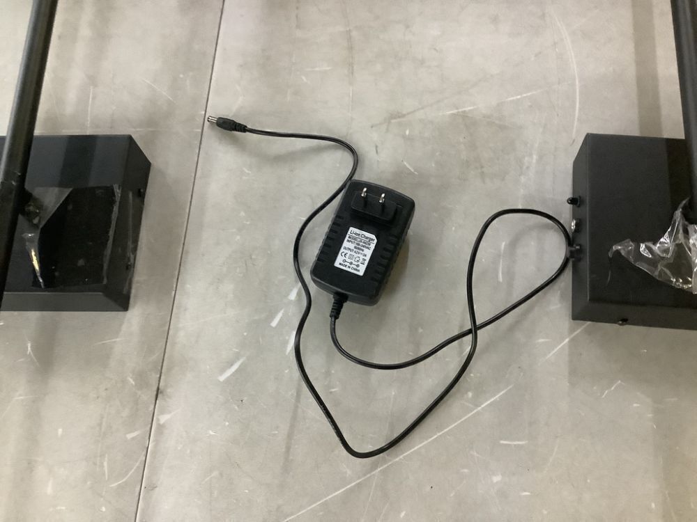 Set of 2 Battery Wall Sconces - Image 4 - Lot 347