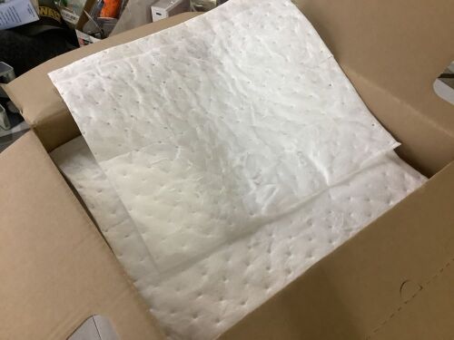 15 x 17 Heavy Weight Economical Oil Only Absorbent Pads, 100ct - Lot 349