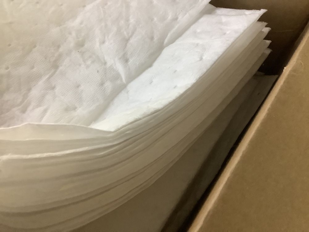 15 x 17 Heavy Weight Economical Oil Only Absorbent Pads, 100ct - Image 2 - Lot 349