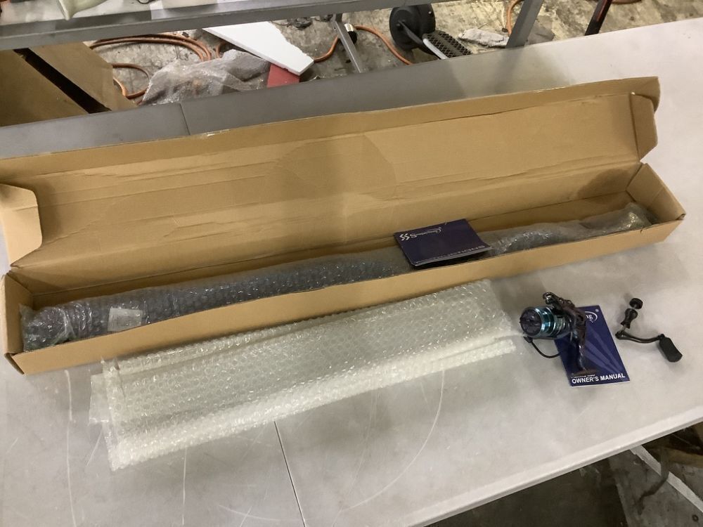 Souagyilang Chameleon Paint Spinning Fishing Rod Reel Combo - Image 2 - Lot 351