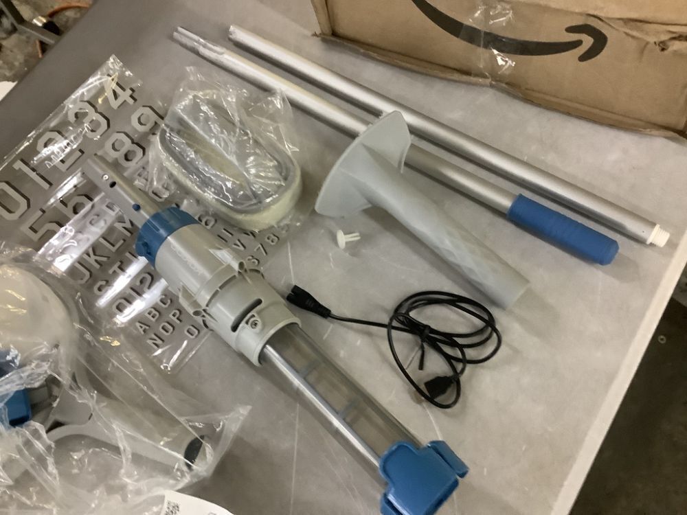 KOKIDO 5 in 1 Rechargeable Handheld Pool Vacuum Set - Damaged Pole - Image 2 - Lot 534
