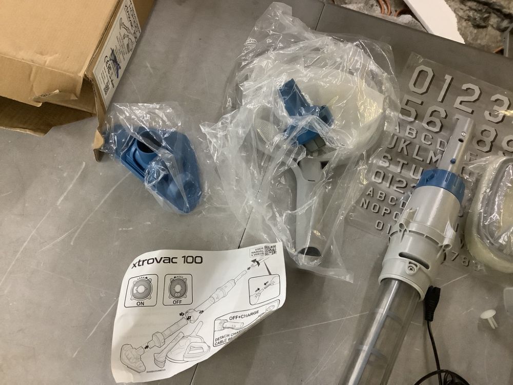 KOKIDO 5 in 1 Rechargeable Handheld Pool Vacuum Set - Damaged Pole - Image 3 - Lot 534