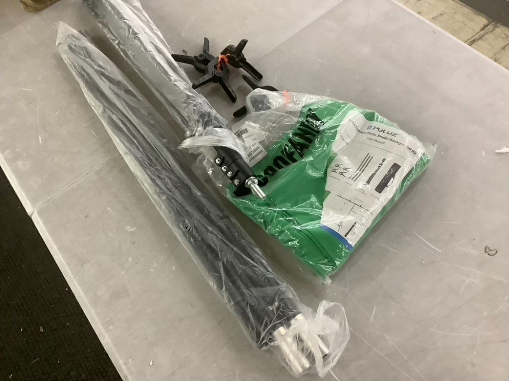 PULUZ Green Screen Backdrop Kit with Stand, 6.5X6.5ft - Image 5 - Lot 303