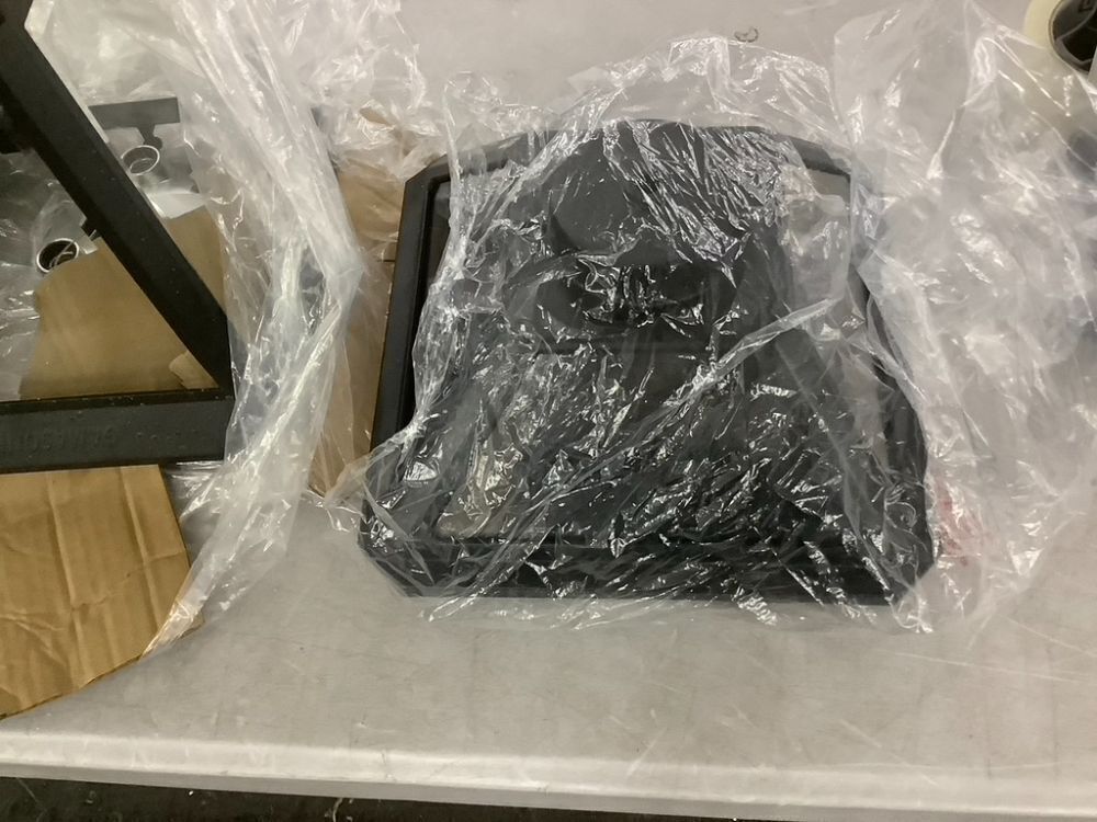 Gama Sonic Imperial Solar Post Light, Black Aluminum and Glass, Triple Candelabra Bulb with 3-inch Fitter for Lamp Poles, Warm White 2700K, 37BC50012 - Image 3 - Lot 414