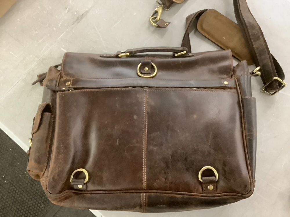 Leather Shoulder Bag - Image 4 - Lot 707