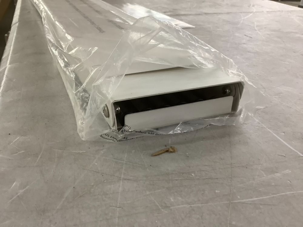 Wall Mounted Clothes Drying Rack 40" - Image 4 - Lot 417