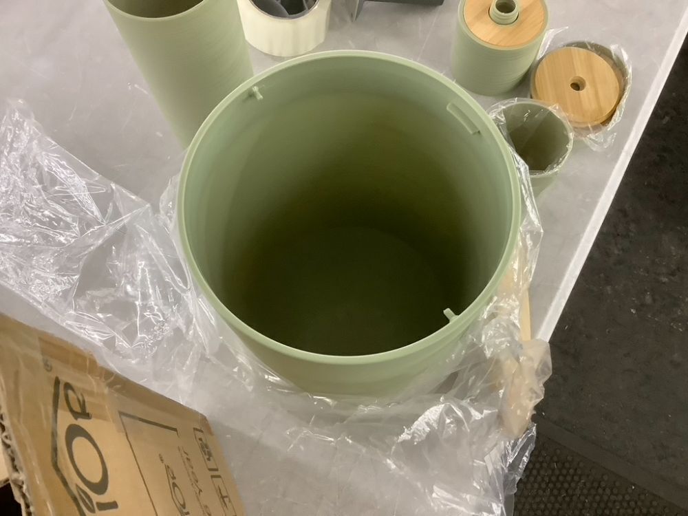 Bamboo Bathroom Accessories Set - Image 2 - Lot 710