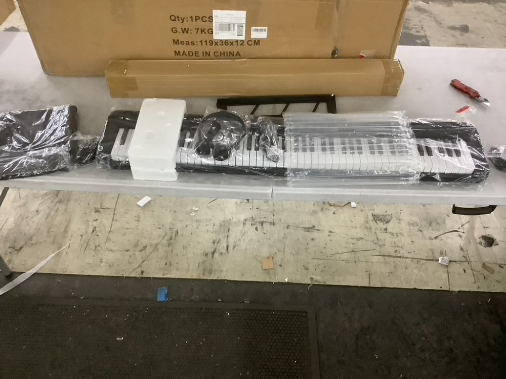 88 Key Piano Keyboard - Image 2 - Lot 112