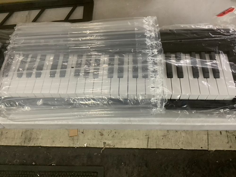 88 Key Piano Keyboard - Image 4 - Lot 112