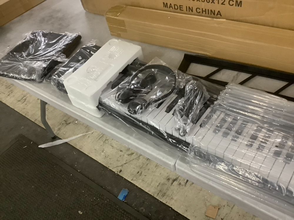 88 Key Piano Keyboard - Image 5 - Lot 112